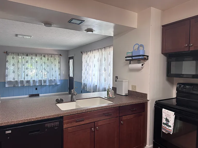 21228 Nottingham Dr — Photo 5