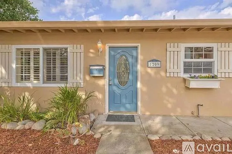 1209 Darwin St photo 1