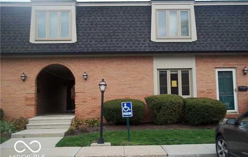 1st image of 8511 Canterbury Sq W