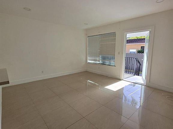 5th image of 181 NE 168th St #2