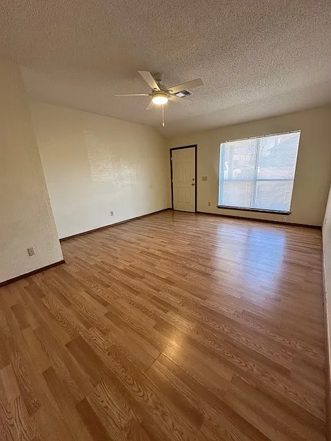 2 bed, 956 sqft, $1,200 — Photo 3