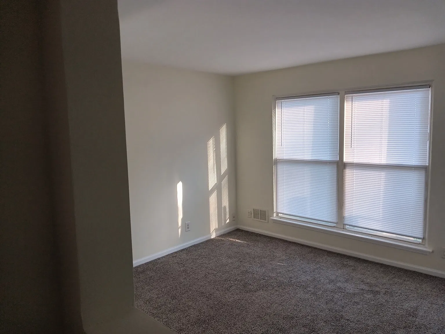 3 bed, 1100 sqft, $2,650 — Photo 2