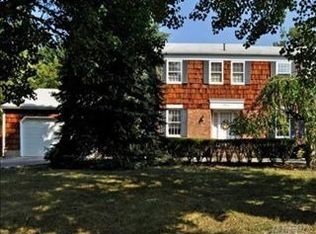 44 Homewood Pl, Manhasset, NY 11030