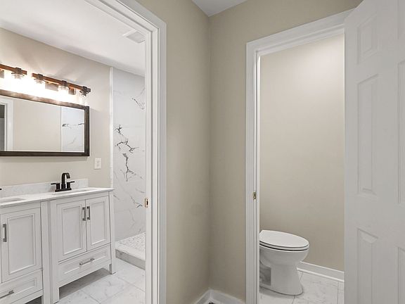 5th image of 2409 Crescent Ln