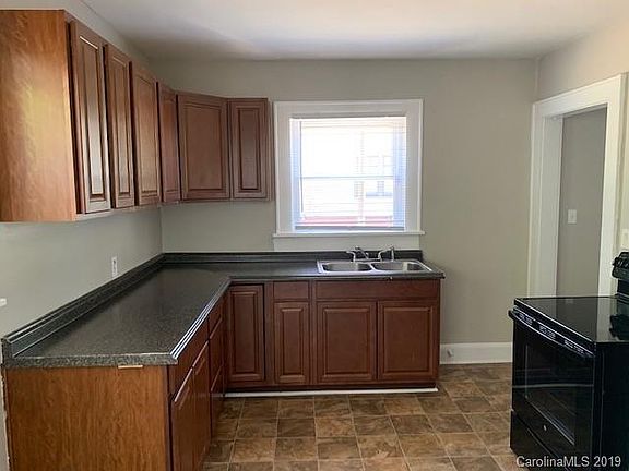 4th image of 902 W Mauney Ave