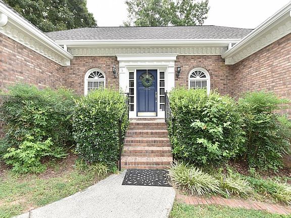 2nd image of 792 Leonard Ct