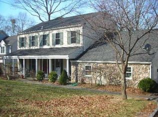 30 Mill Pond Ln, East Moriches, NY 11940