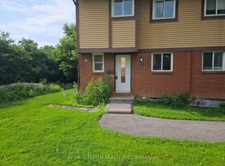 1404 Foxwell St #1, Ottawa, ON K1B 5J4