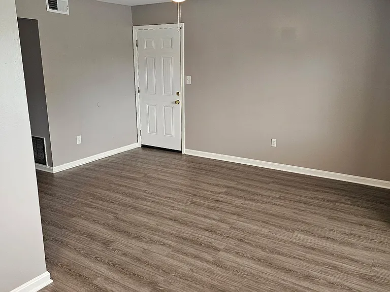 3423 Shanks Ln #5 — Photo 1
