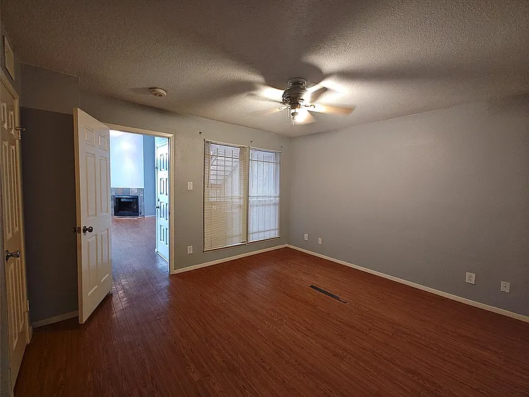 10855 Meadowglen Ln #928 — Photo 21