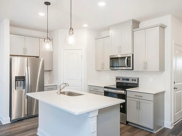 2304 Yukon Ct — Photo 4