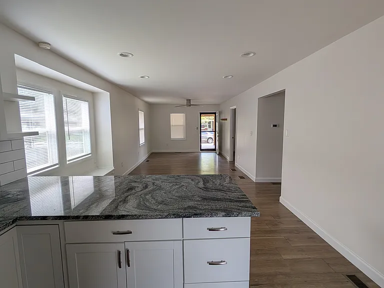 715 N Bosart Ave — Photo 6