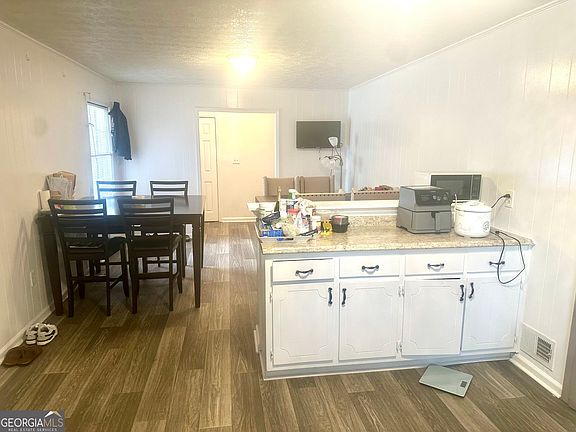 4th image of 1822 Hallmark Dr