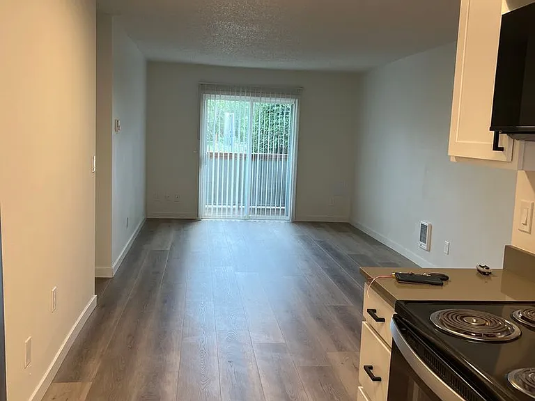 Newly Remodeled Kennedy Park Apartments! — Photo 15