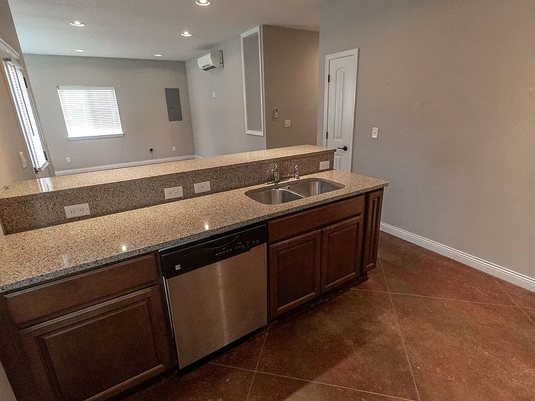 1413 Paris Rd — Photo 10