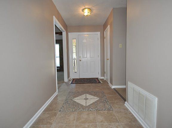 5th image of 745 Hickory Oak Holw
