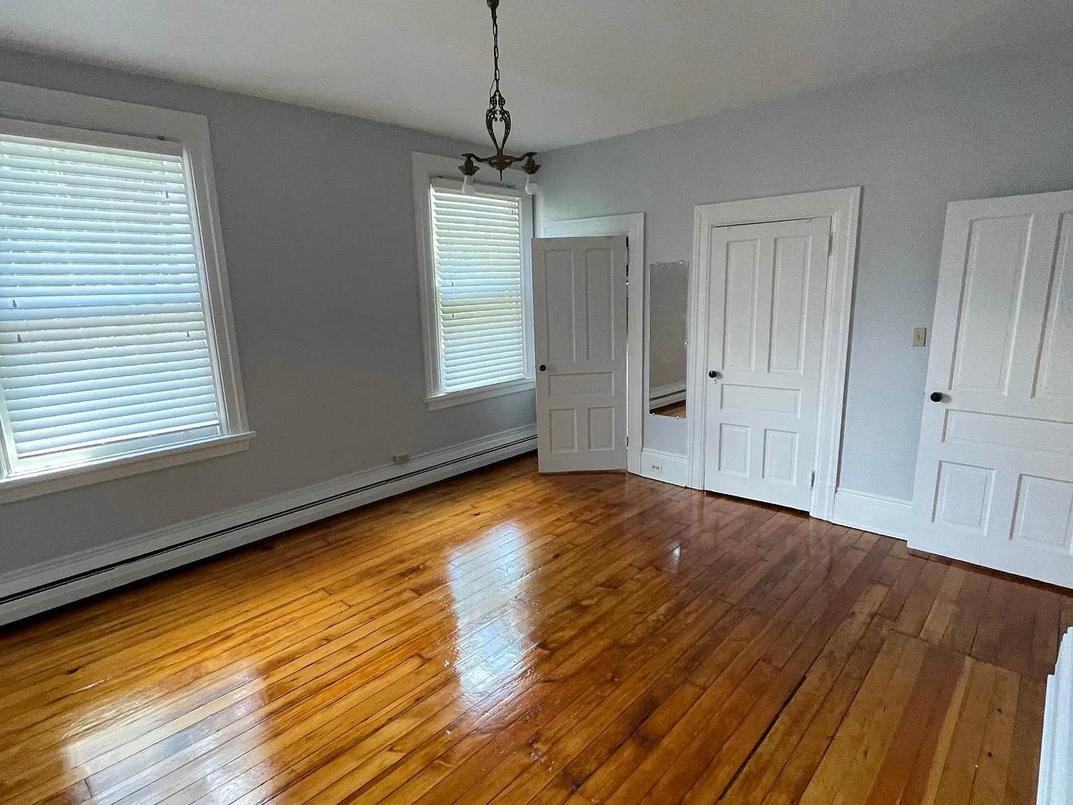 327 Thorn St — Photo 2