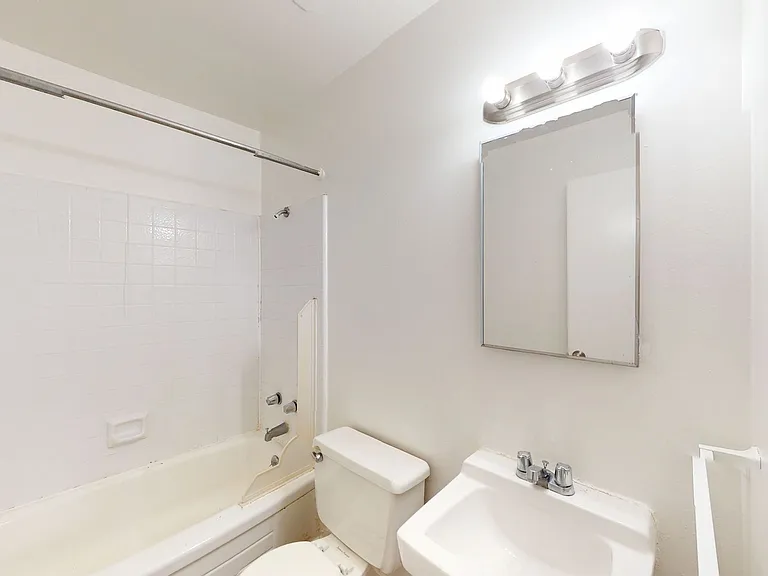 7036 MacArthur Blvd — Photo 48