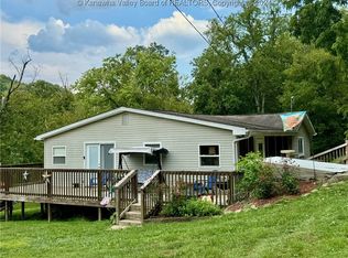 2011 Morris Creek Rd, Clendenin, WV 25045