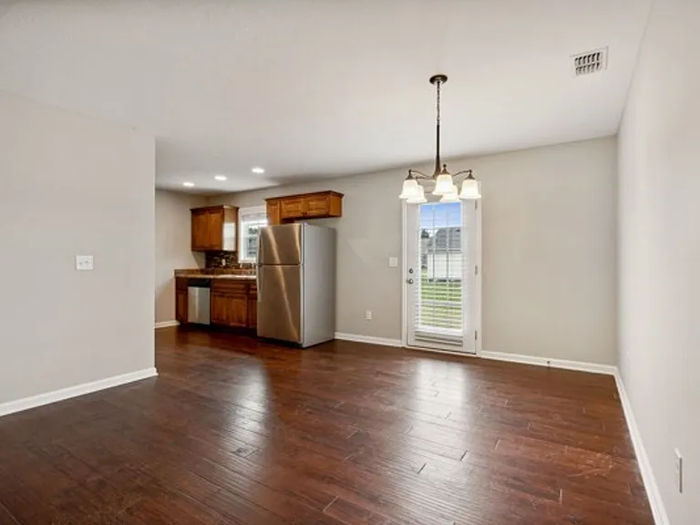 257 Williamsburg Cir — Photo 28