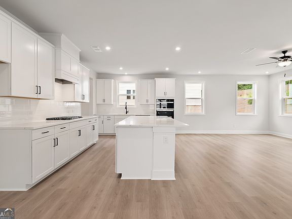 5th image of 4091 Adler Cir