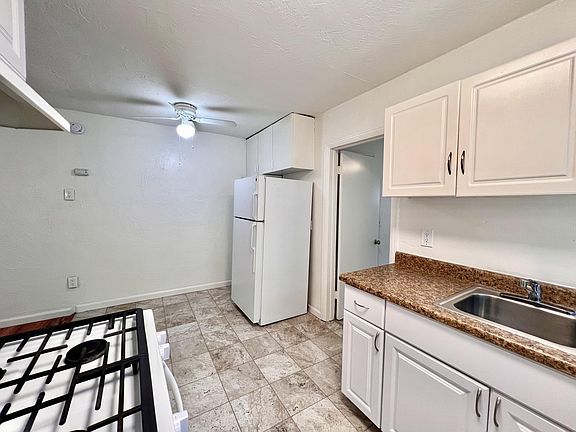 Kitchen / Dining Area