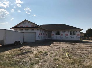 910 9th Avenue Pl, Kearney, NE 68845