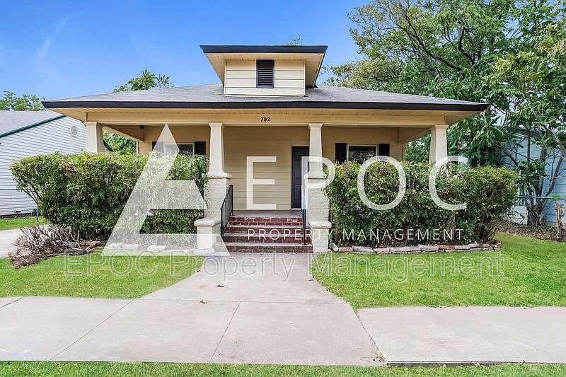 1st image of 702 Van Buren St