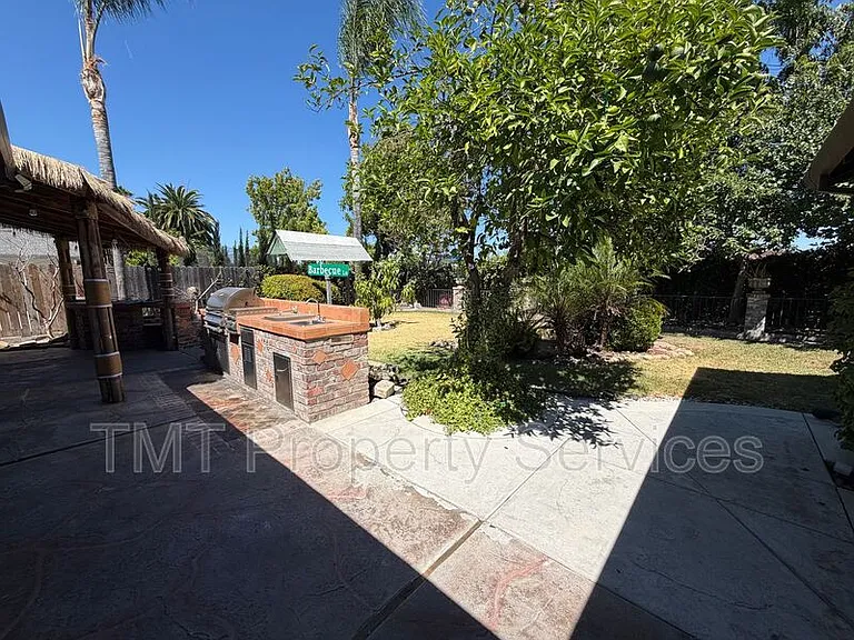 930 Graywood Cir — Photo 30