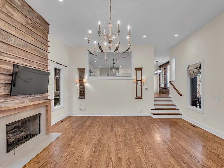 921 Hillview Hts — Photo 5