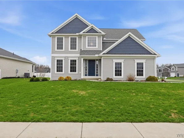 2386 Burbank Dr, Lake View, NY 14085