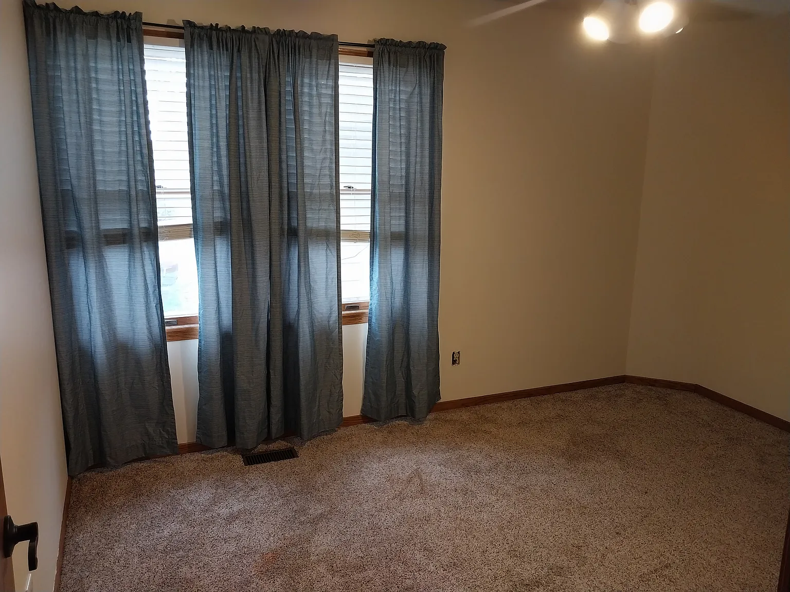 2 bed, 1260 sqft, $2,300 — Photo 4