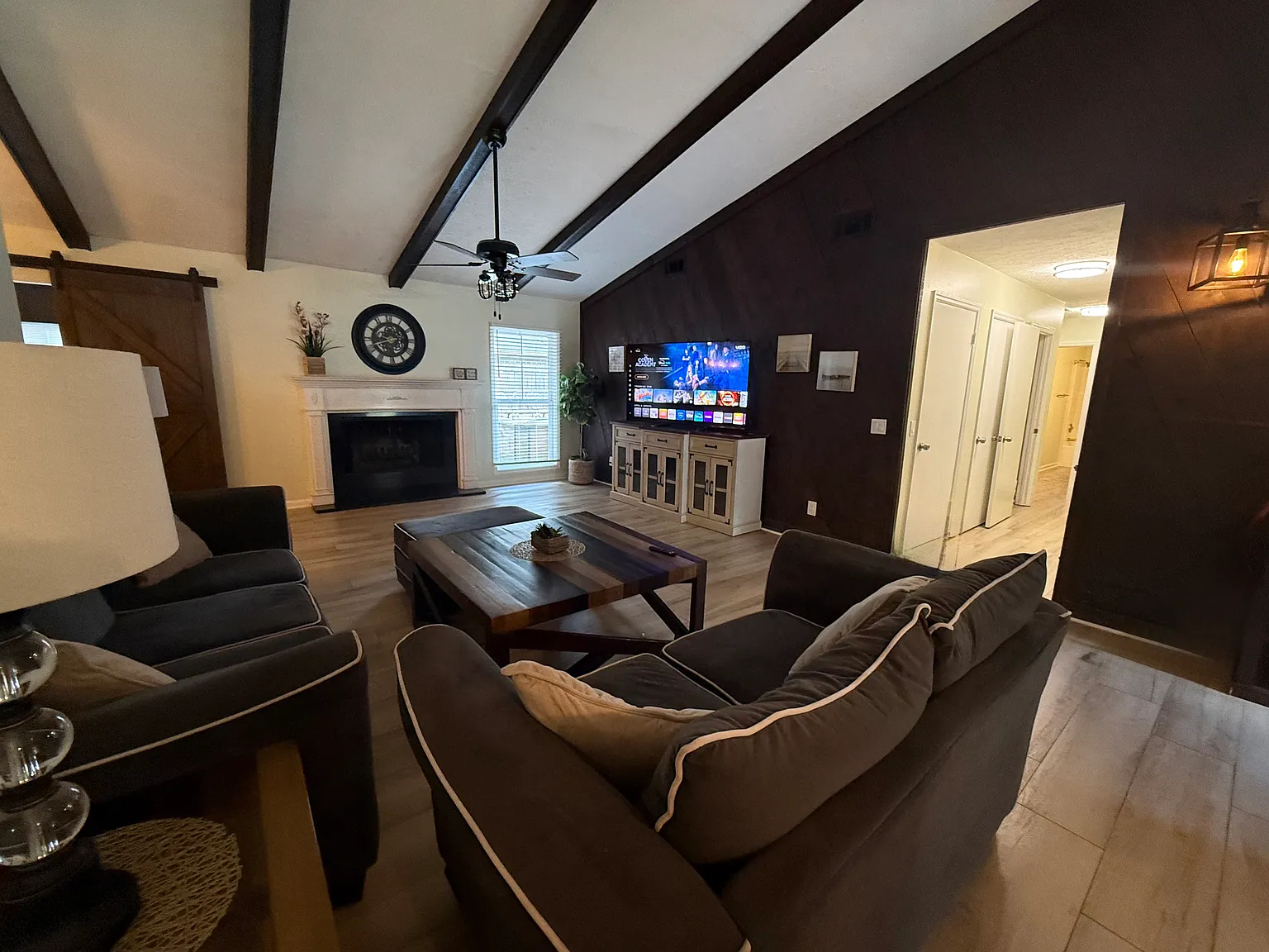 3 bed, 2066 sqft, $4,100 — Photo 4