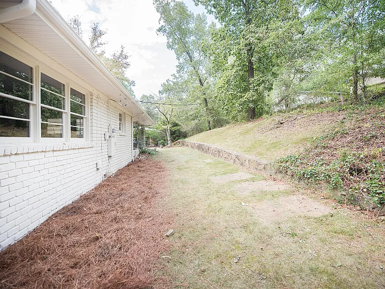2733 Southview Dr — Photo 18