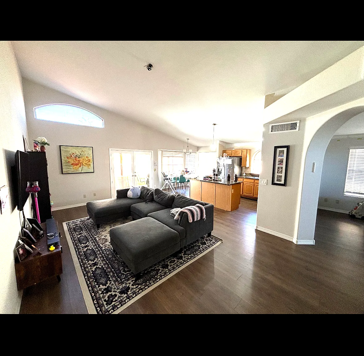 3 bed, 1817 sqft, $2,600 — Photo 2