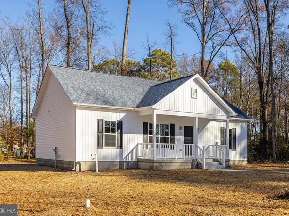 233 Latane Dr, Colonial Beach, VA 22443