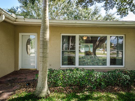 2nd image of 1897 Paradise Ln