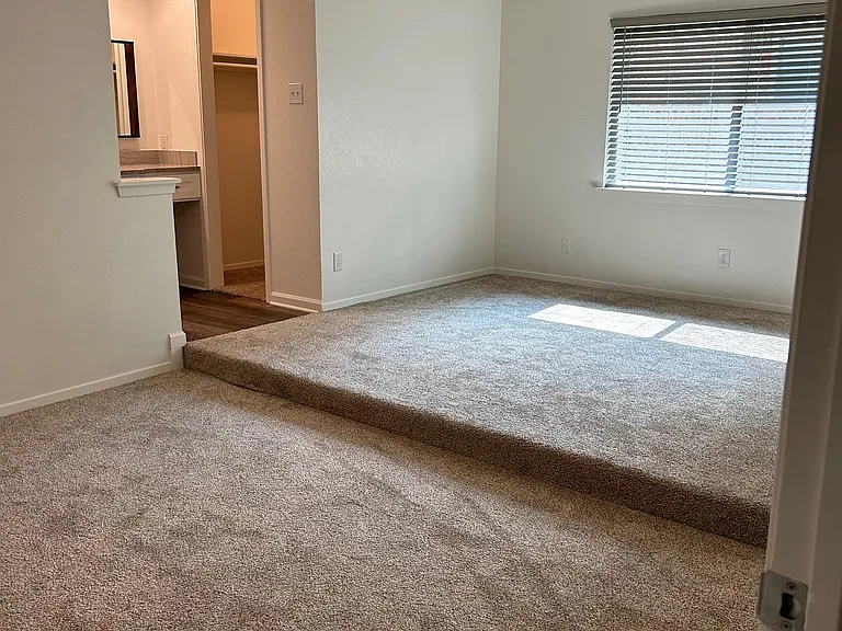 1422 Trowbridge St — Photo 11