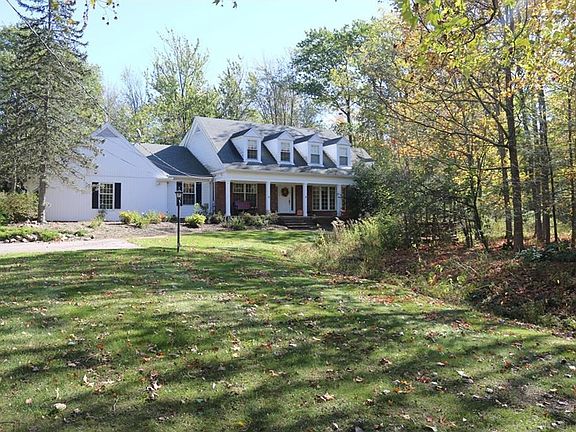 2nd image of 7799 Sugarbush Ln