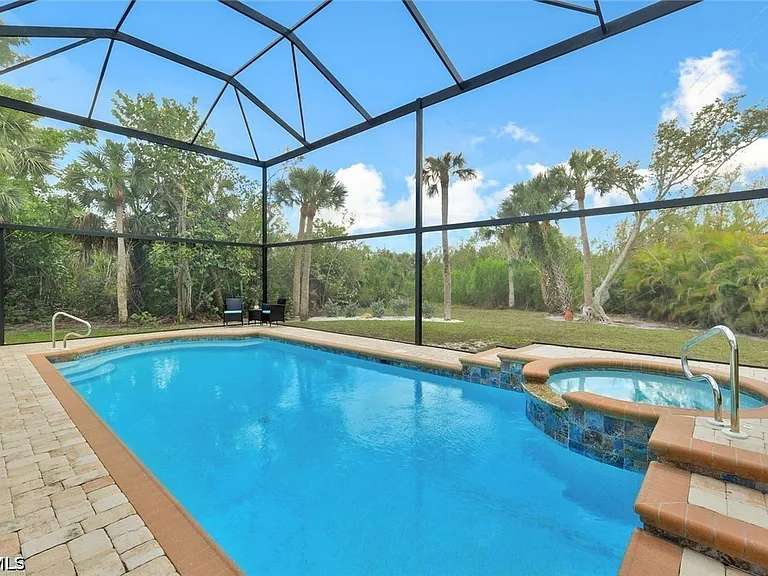 2130 Sunset Cir — Photo 3