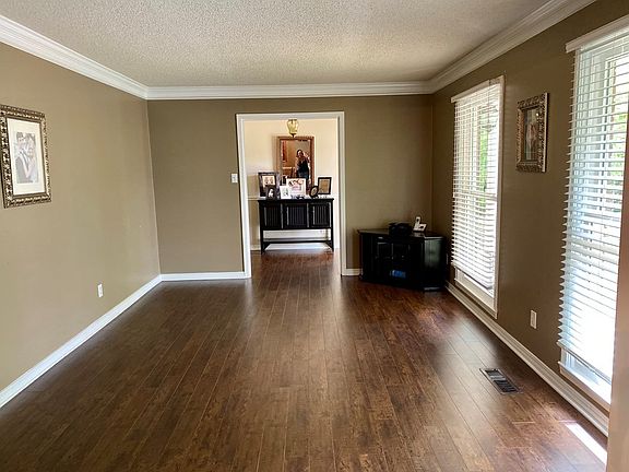5th image of 225 Robinhood Dr