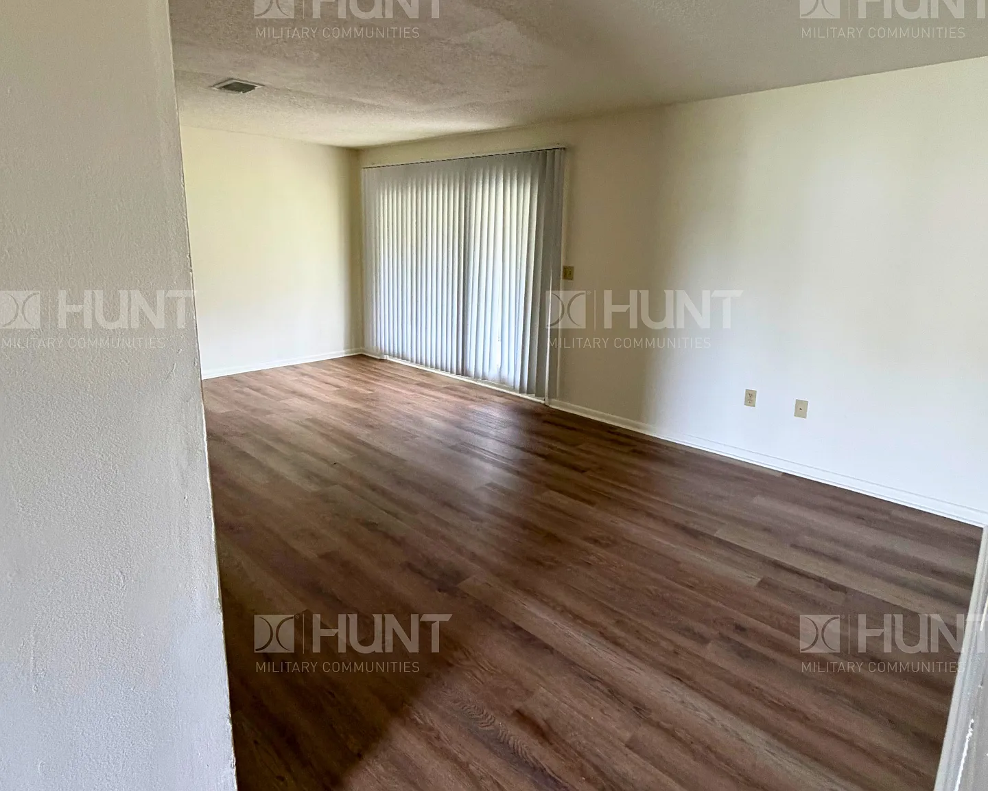 3 bed, 1.5 bath, 1301 sqft, $1,625 — Photo 2