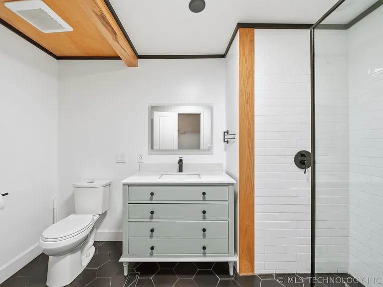 5811 E 61st Pl — Photo 16