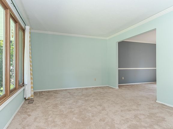4th image of 34 Chiswick Cir