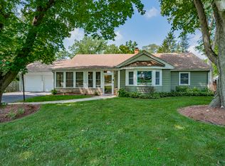 2S024 Williams Rd, Warrenville, IL 60555