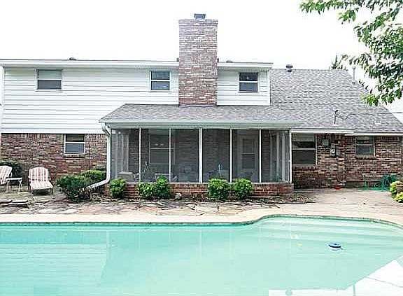 Exterior Back/Screened in Patio overlooking Pool. Great Entertaining Area!