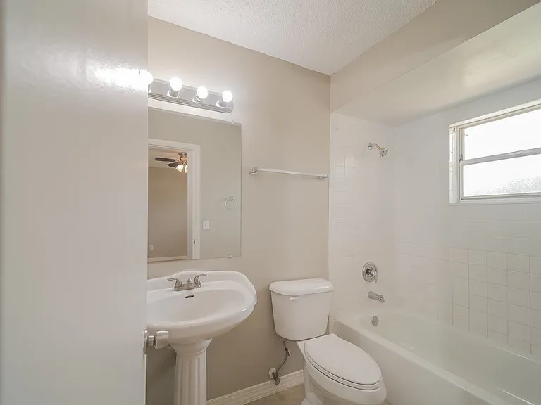 1322 SE 12th St — Photo 14