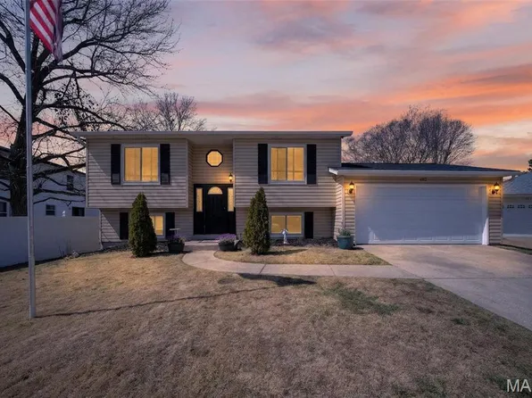 1973 Tealwood Cove Dr, Florissant, MO 63031