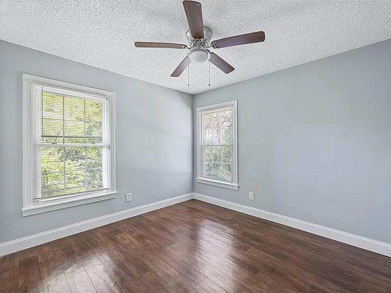 325 Paddy St — Photo 15