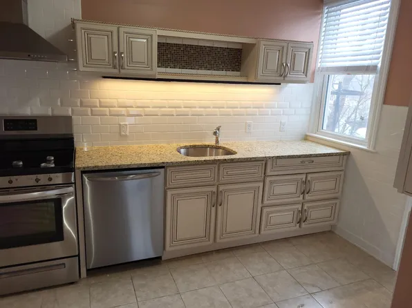 65 East St APT 6, Riverside, RI 02915
